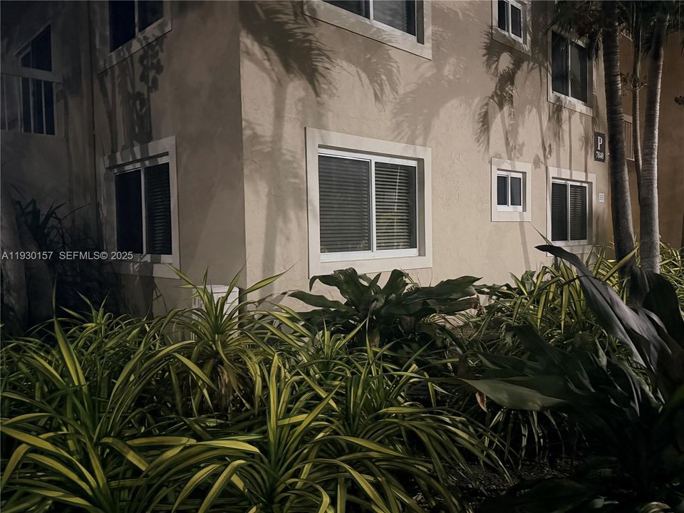 For Rent: $2,200 (2 beds, 1 baths, 804 Square Feet)