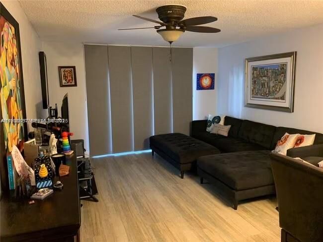 For Rent: $2,200 (2 beds, 1 baths, 804 Square Feet)