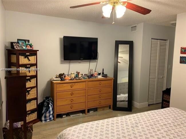 For Rent: $2,200 (2 beds, 1 baths, 804 Square Feet)