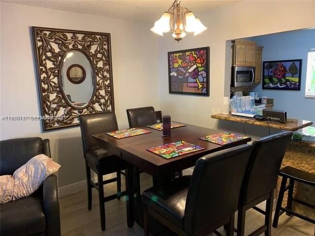 For Rent: $2,200 (2 beds, 1 baths, 804 Square Feet)