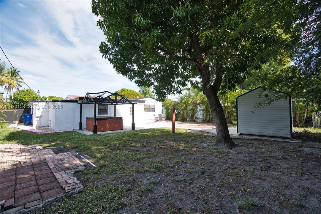 For Sale: $475,000 (3 beds, 2 baths, 1176 Square Feet)