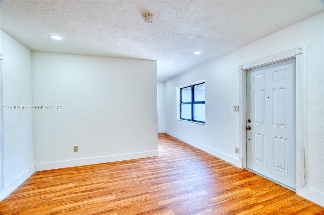 For Sale: $475,000 (3 beds, 2 baths, 1176 Square Feet)