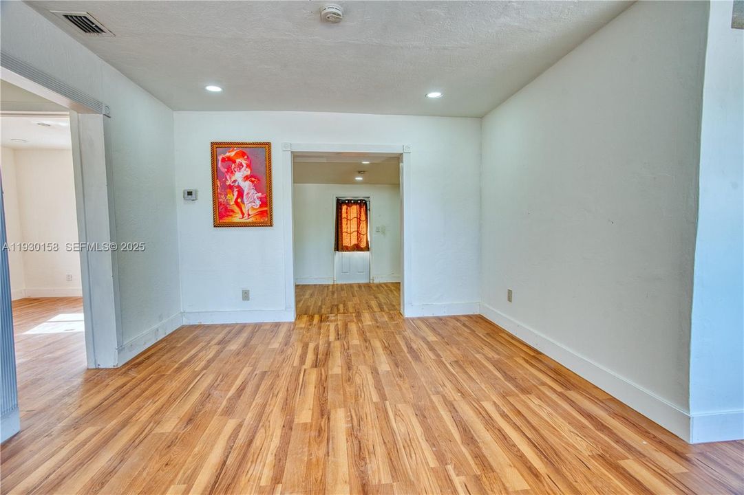 For Sale: $475,000 (3 beds, 2 baths, 1176 Square Feet)