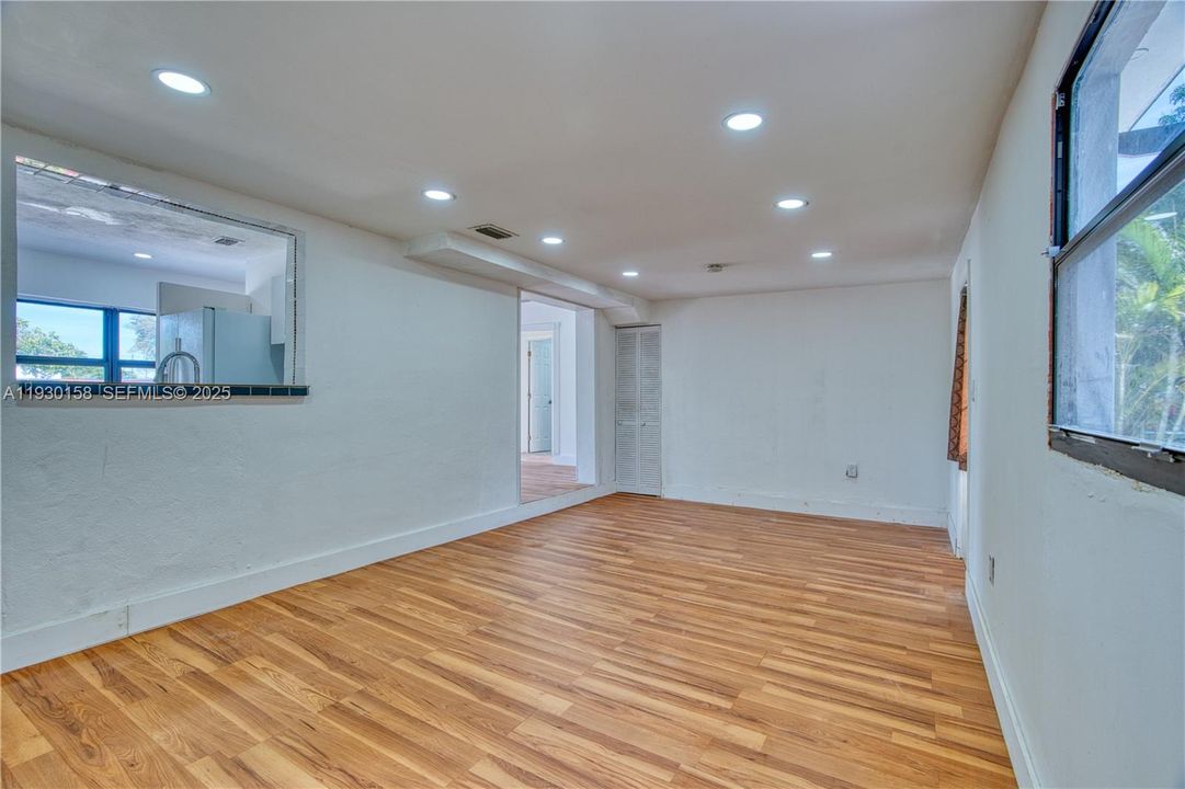 For Sale: $475,000 (3 beds, 2 baths, 1176 Square Feet)