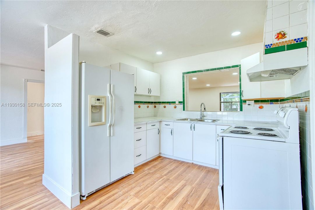 For Sale: $475,000 (3 beds, 2 baths, 1176 Square Feet)