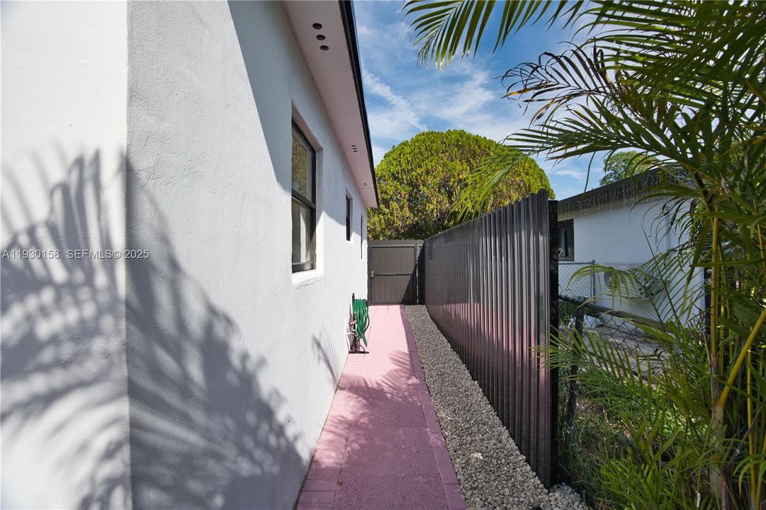 For Sale: $475,000 (3 beds, 2 baths, 1176 Square Feet)