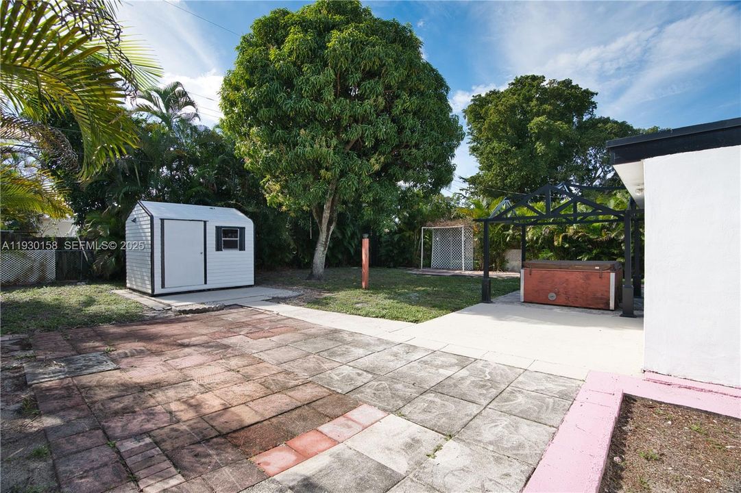 For Sale: $475,000 (3 beds, 2 baths, 1176 Square Feet)