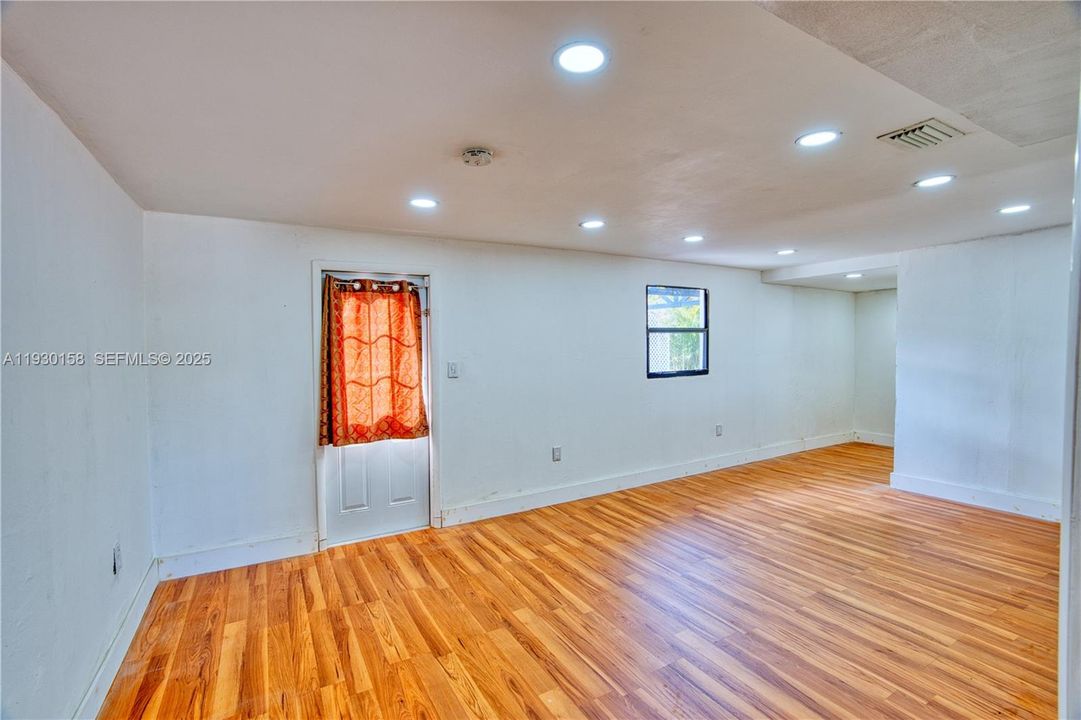 For Sale: $475,000 (3 beds, 2 baths, 1176 Square Feet)