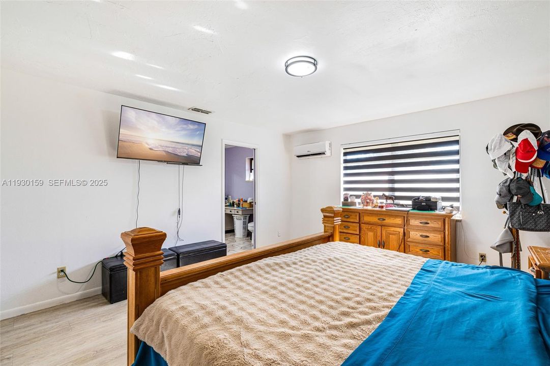 En Venta: $690,000 (3 camas, 2 baños, 2098 Pies cuadrados)