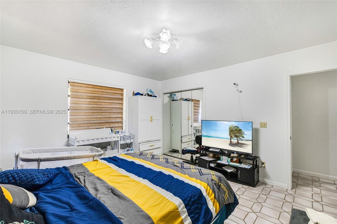 En Venta: $690,000 (3 camas, 2 baños, 2098 Pies cuadrados)