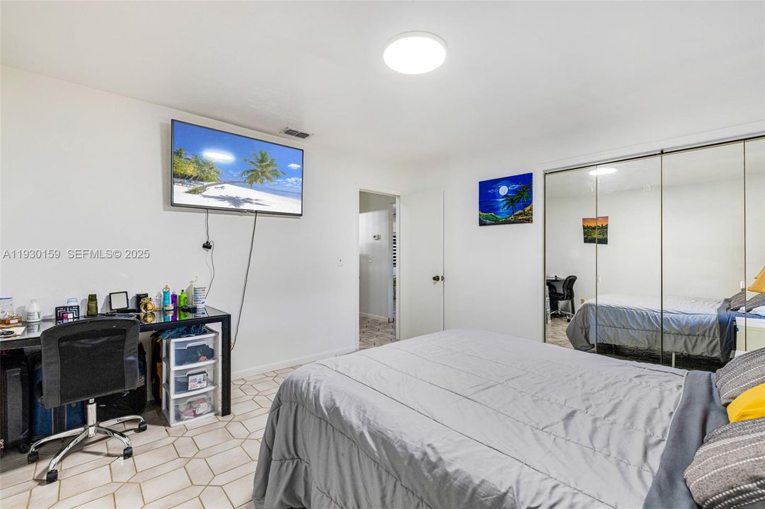 En Venta: $690,000 (3 camas, 2 baños, 2098 Pies cuadrados)