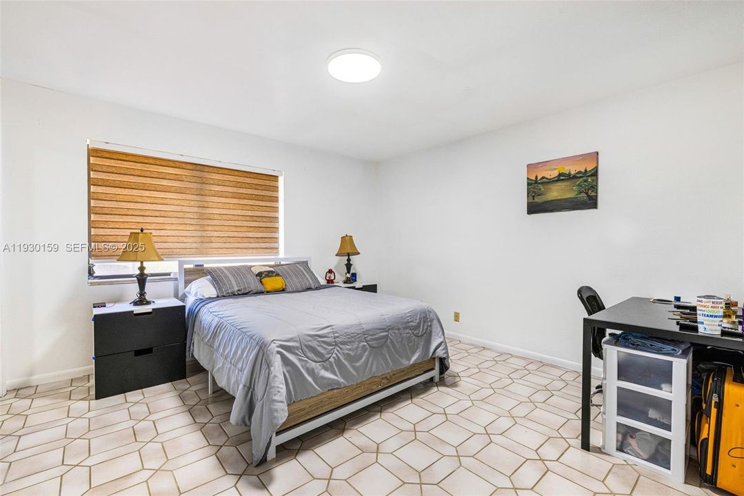 En Venta: $690,000 (3 camas, 2 baños, 2098 Pies cuadrados)