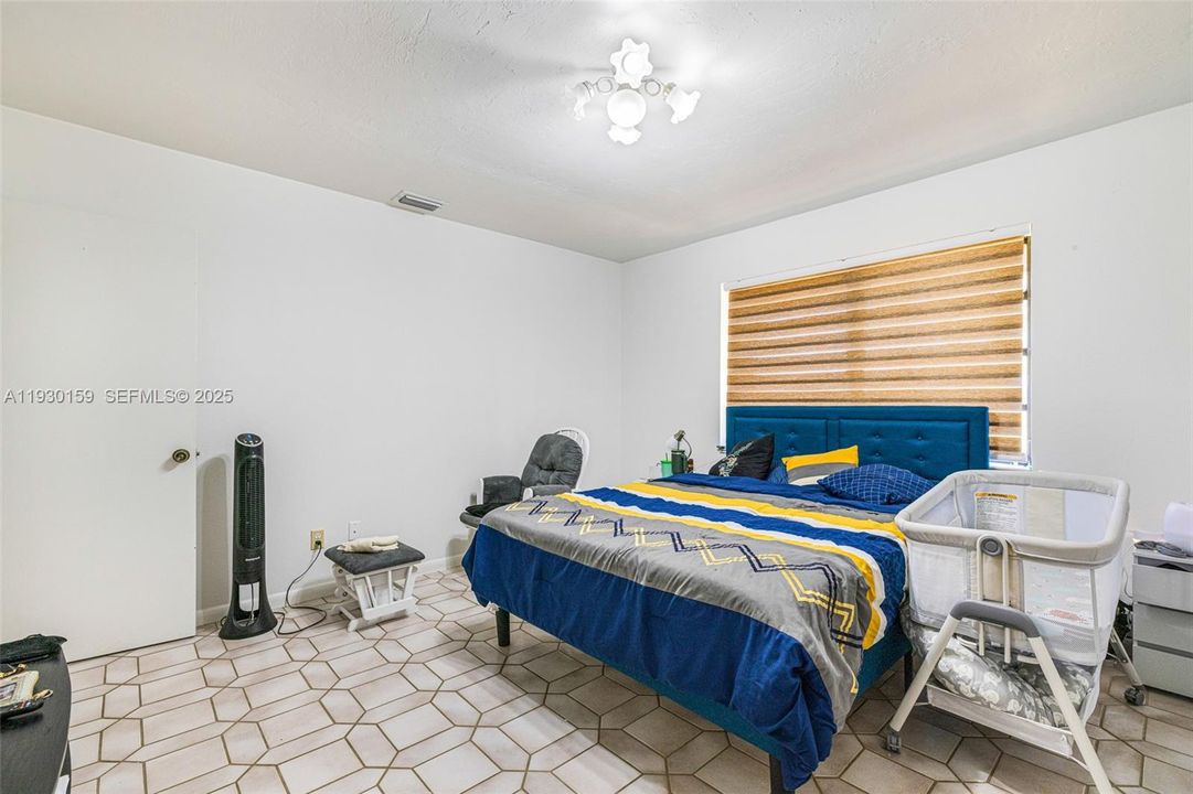 En Venta: $690,000 (3 camas, 2 baños, 2098 Pies cuadrados)