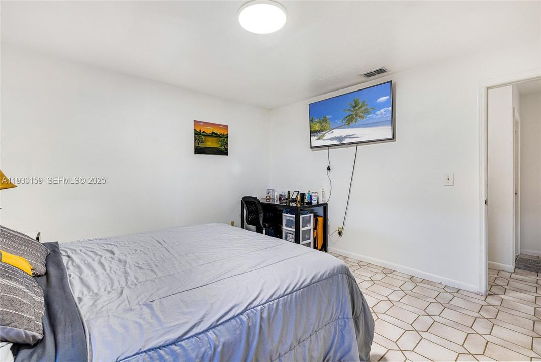 En Venta: $690,000 (3 camas, 2 baños, 2098 Pies cuadrados)