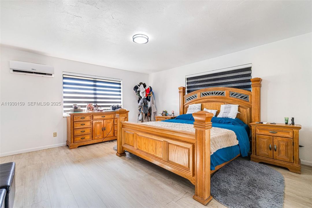 En Venta: $690,000 (3 camas, 2 baños, 2098 Pies cuadrados)