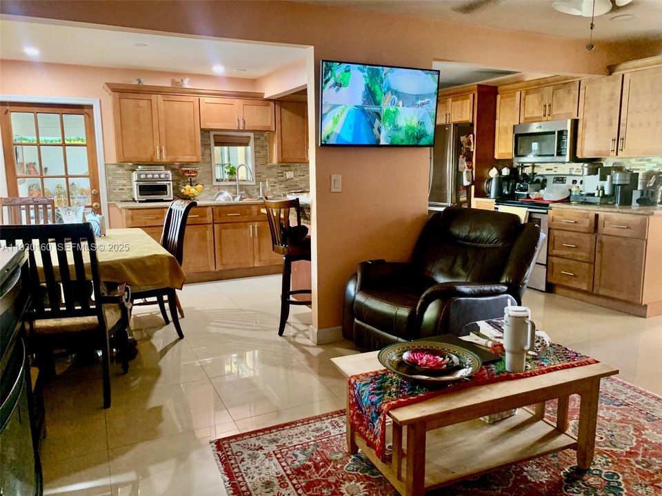 For Sale: $625,000 (4 beds, 2 baths, 1923 Square Feet)