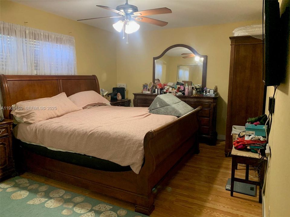 For Sale: $625,000 (4 beds, 2 baths, 1923 Square Feet)