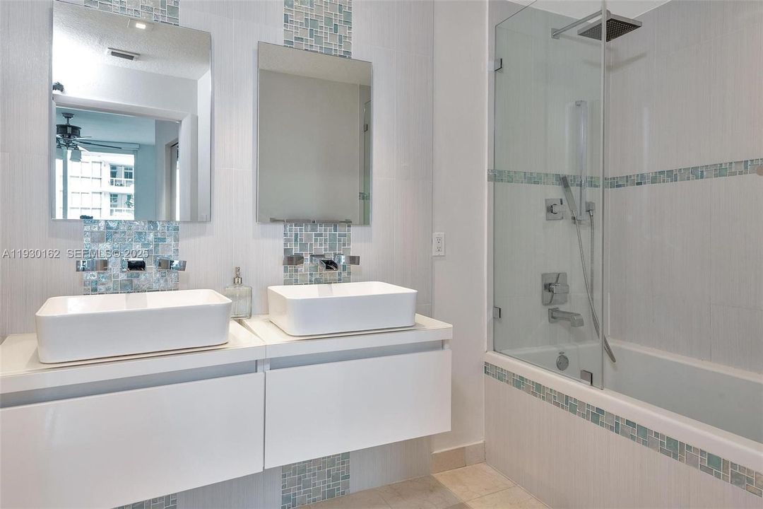 出租: $3,875 (1 贝兹, 1 浴室, 881 平方英尺)