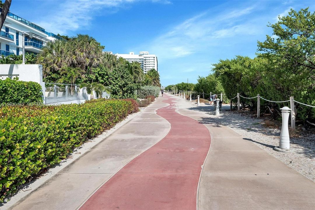 出租: $3,875 (1 贝兹, 1 浴室, 881 平方英尺)