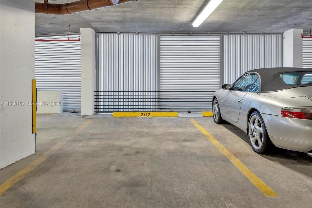 出租: $3,875 (1 贝兹, 1 浴室, 881 平方英尺)