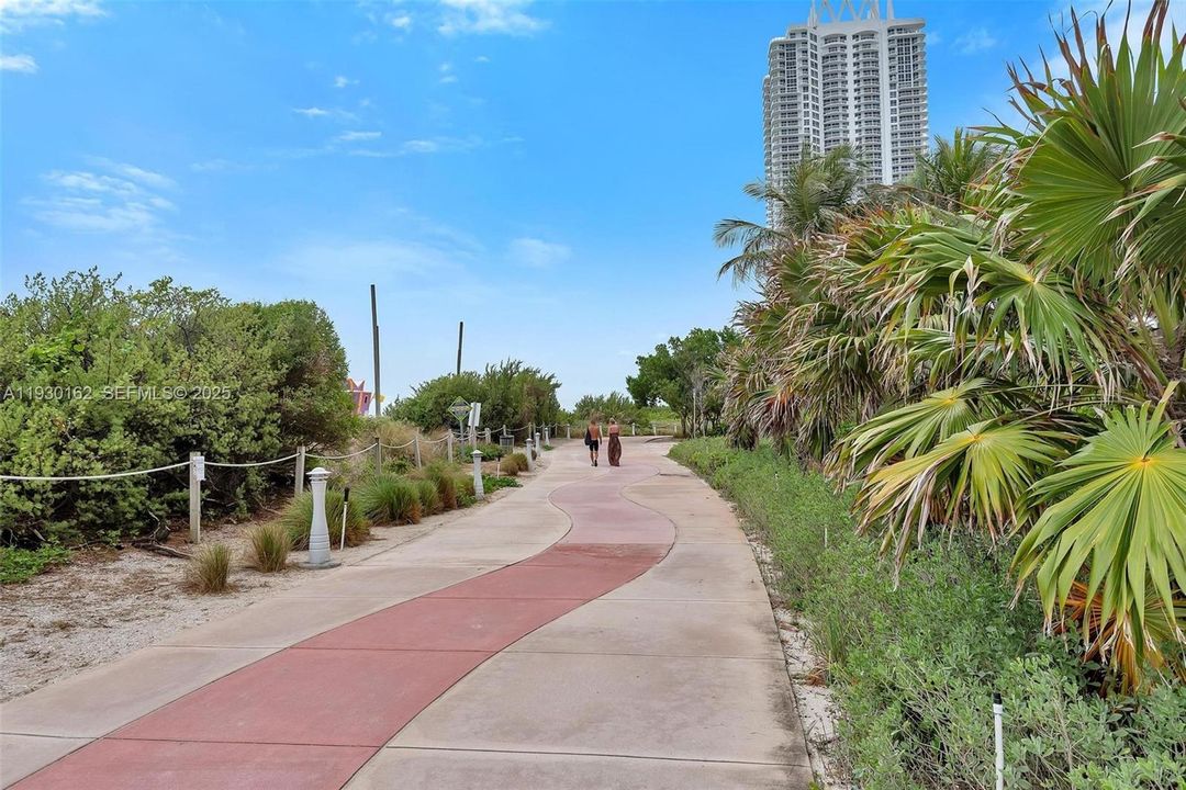 出租: $3,875 (1 贝兹, 1 浴室, 881 平方英尺)