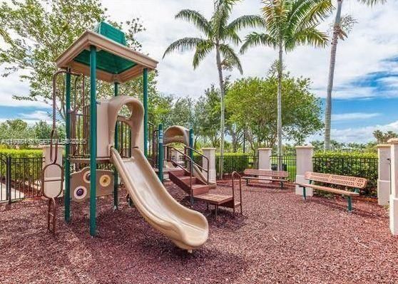 For Rent: $2,200 (3 beds, 3 baths, 1234 Square Feet)