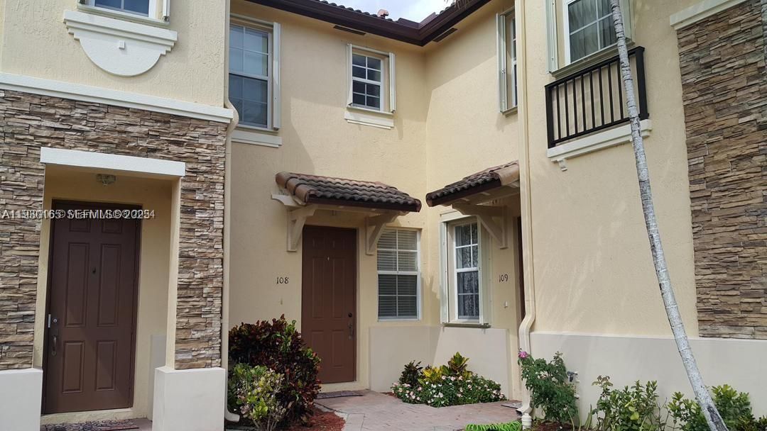 For Rent: $2,200 (3 beds, 3 baths, 1234 Square Feet)