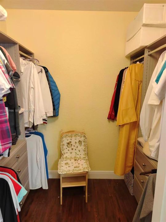 For Sale: $1,688,000 (6 beds, 4 baths, 4457 Square Feet)