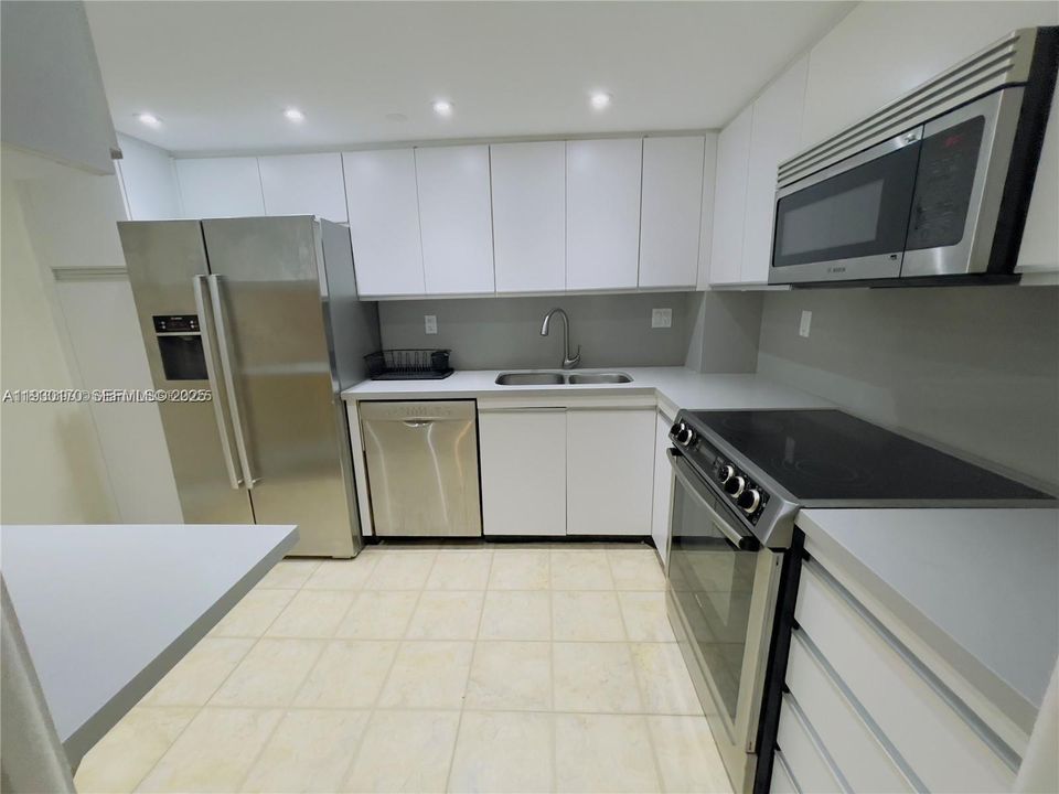 For Rent: $3,350 (2 beds, 2 baths, 1312 Square Feet)