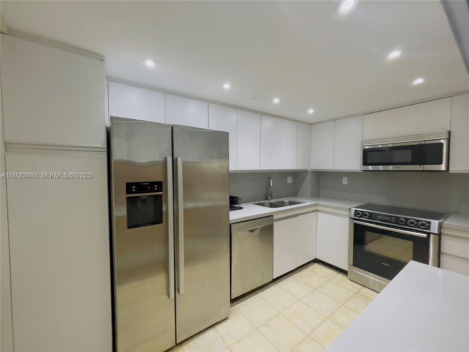 For Rent: $3,350 (2 beds, 2 baths, 1312 Square Feet)