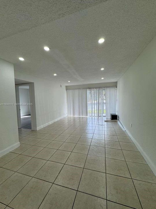 В аренду: $1,950 (2 спален, 2 ванн, 944 Квадратных фут)