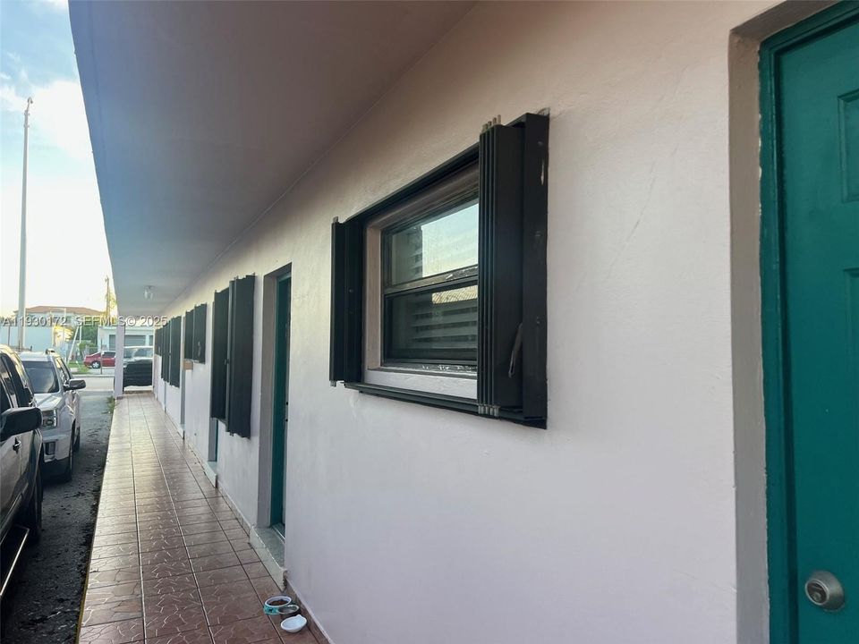 出租: $1,900 (2 贝兹, 1 浴室, 864 平方英尺)