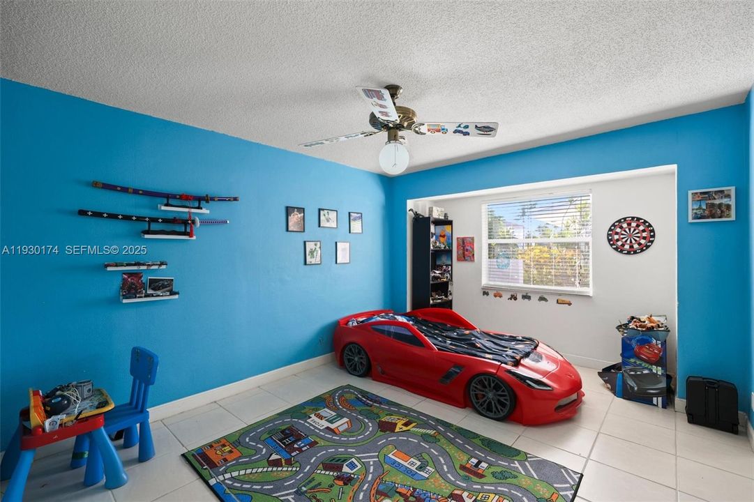 For Sale: $1,745,000 (3 beds, 3 baths, 1998 Square Feet)