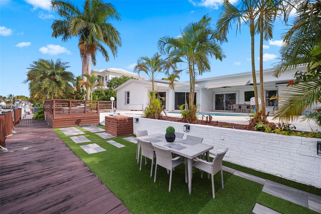 For Sale: $1,745,000 (3 beds, 3 baths, 1998 Square Feet)