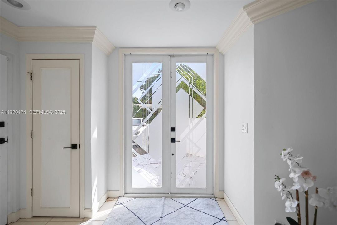 For Sale: $1,745,000 (3 beds, 3 baths, 1998 Square Feet)