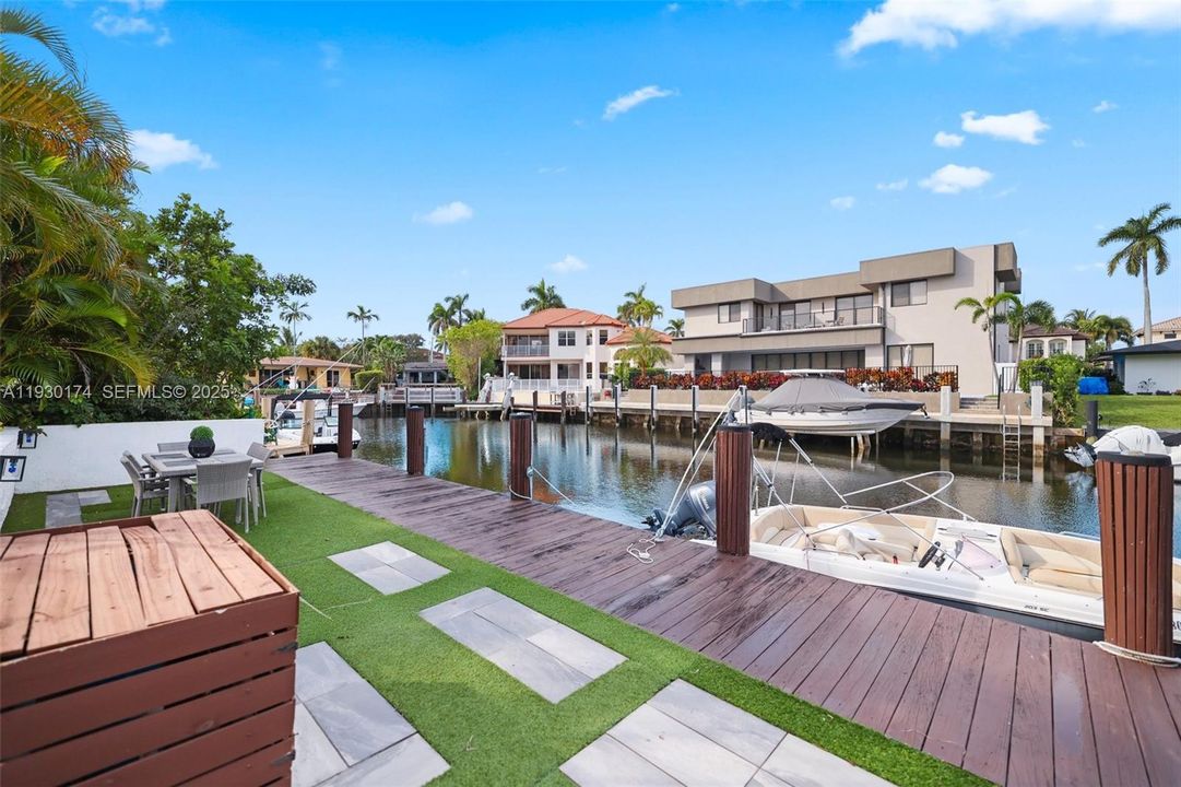 For Sale: $1,745,000 (3 beds, 3 baths, 1998 Square Feet)