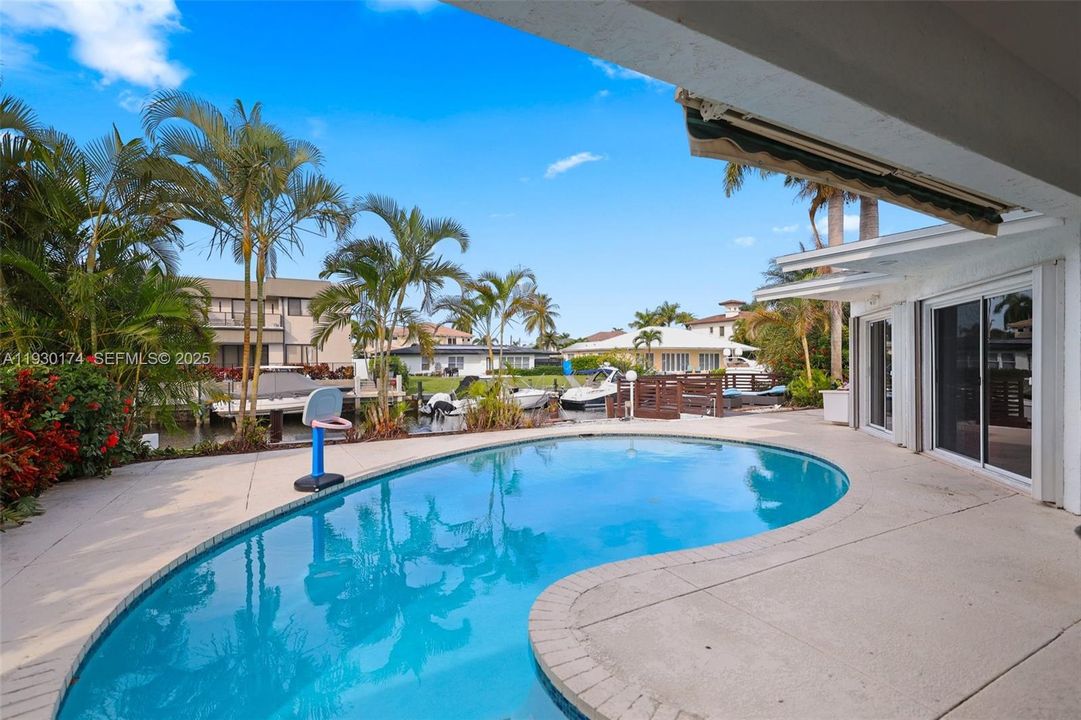 For Sale: $1,745,000 (3 beds, 3 baths, 1998 Square Feet)