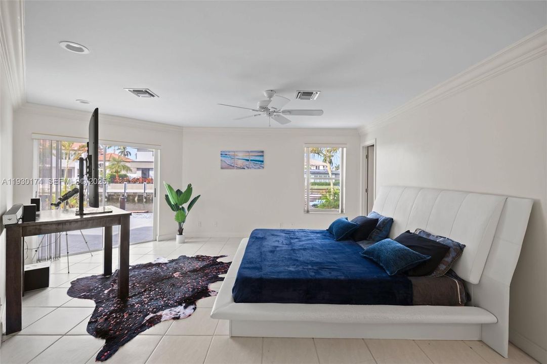 For Sale: $1,745,000 (3 beds, 3 baths, 1998 Square Feet)