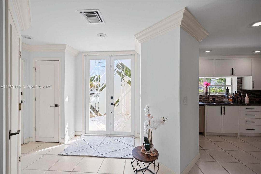 For Sale: $1,745,000 (3 beds, 3 baths, 1998 Square Feet)