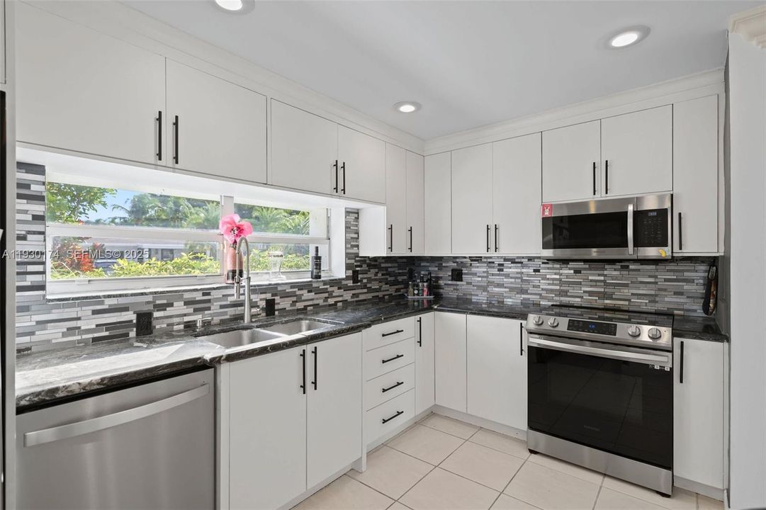 For Sale: $1,745,000 (3 beds, 3 baths, 1998 Square Feet)