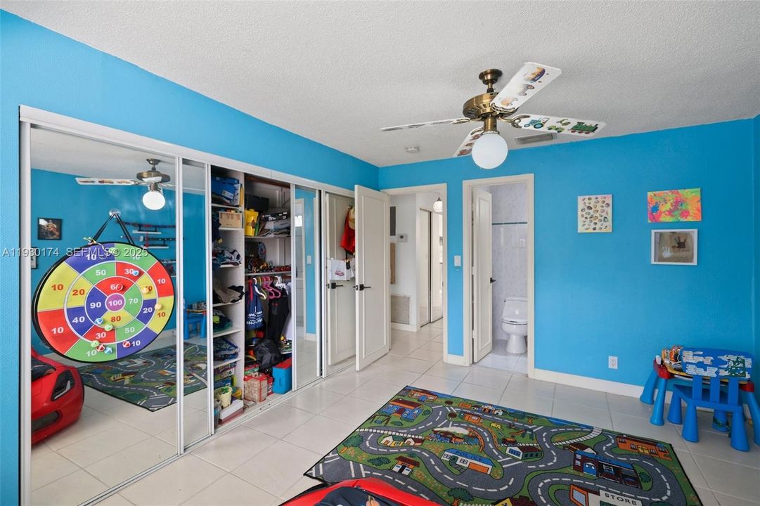 For Sale: $1,745,000 (3 beds, 3 baths, 1998 Square Feet)