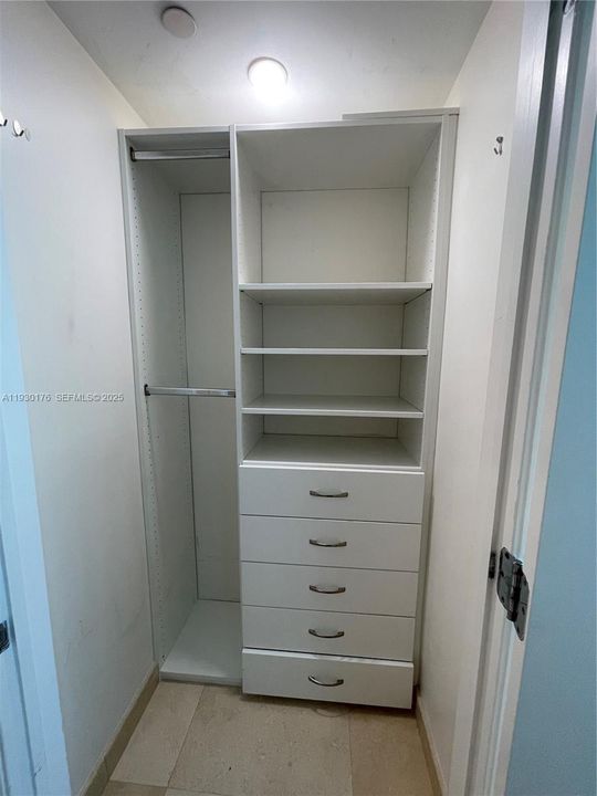 出租: $5,900 (1 贝兹, 1 浴室, 862 平方英尺)