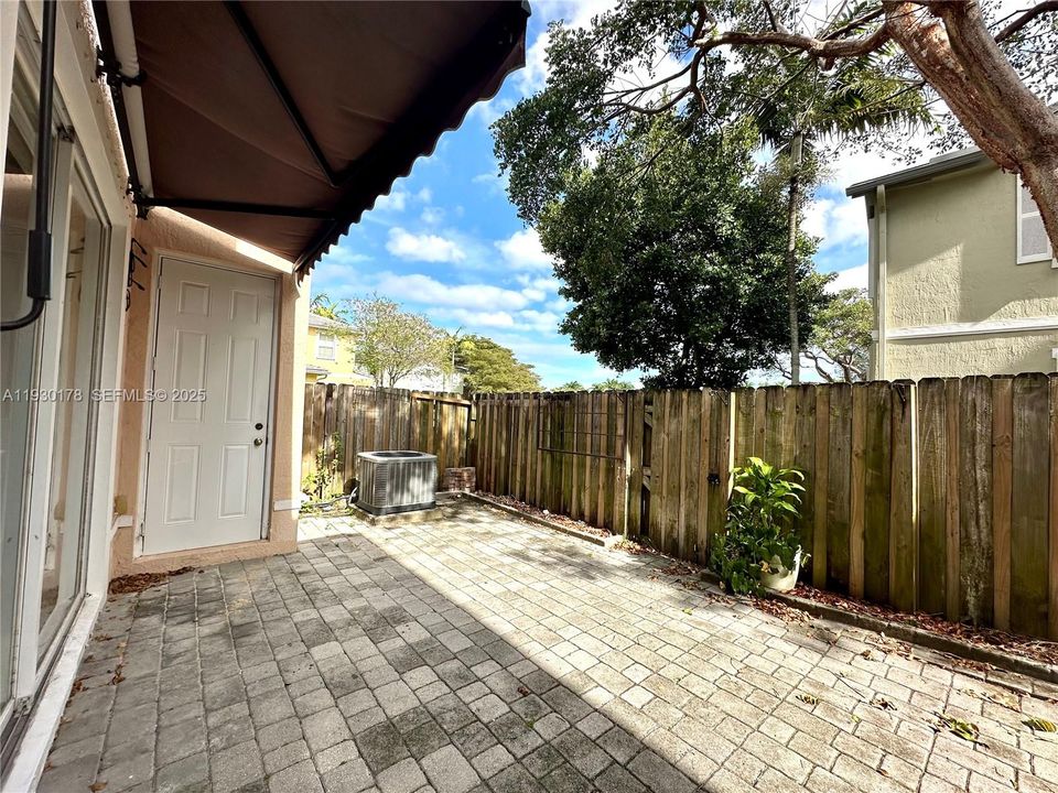 En Renta: $2,200 (3 camas, 2 baños, 1523 Pies cuadrados)