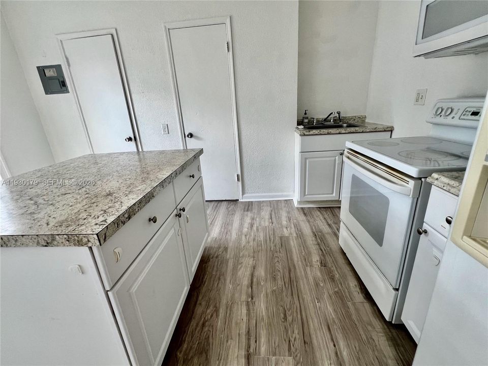 В аренду: $1,250 (0 спален, 1 ванн, 3211 Квадратных фут)