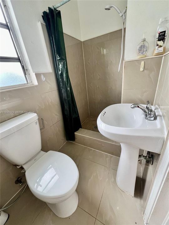 В аренду: $1,250 (0 спален, 1 ванн, 3211 Квадратных фут)