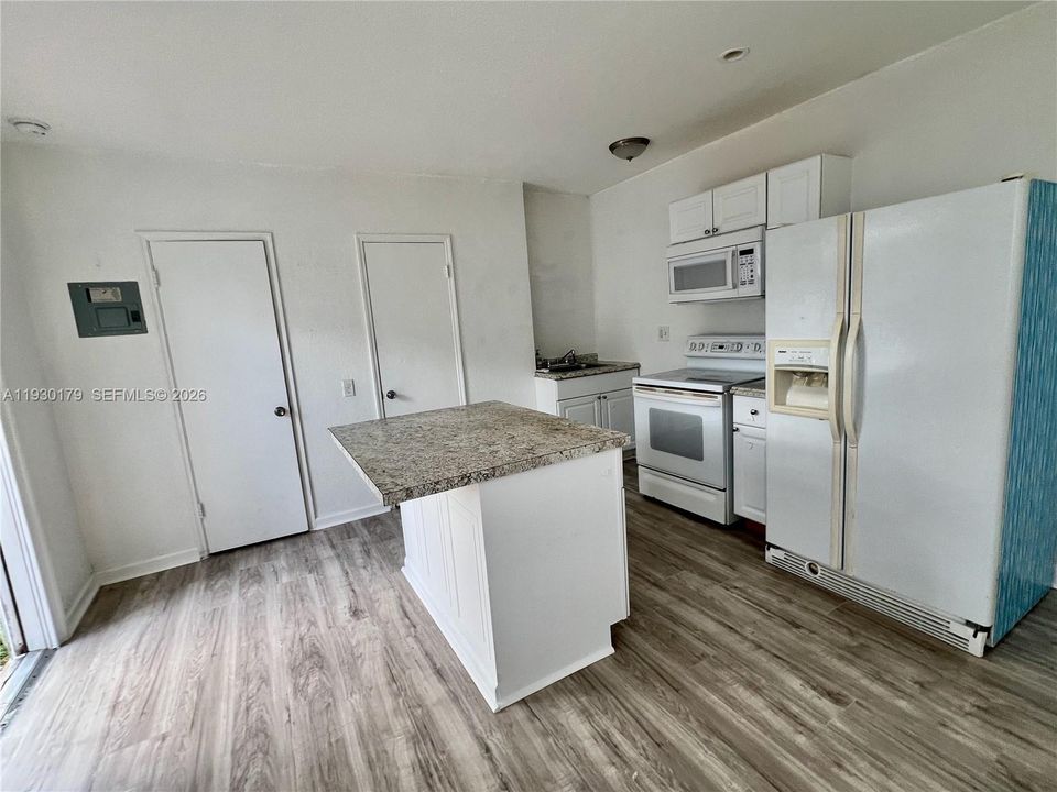 В аренду: $1,250 (0 спален, 1 ванн, 3211 Квадратных фут)