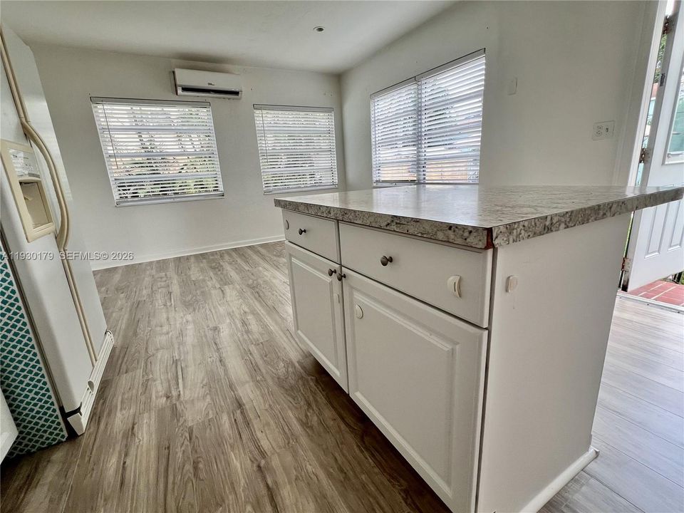 В аренду: $1,250 (0 спален, 1 ванн, 3211 Квадратных фут)