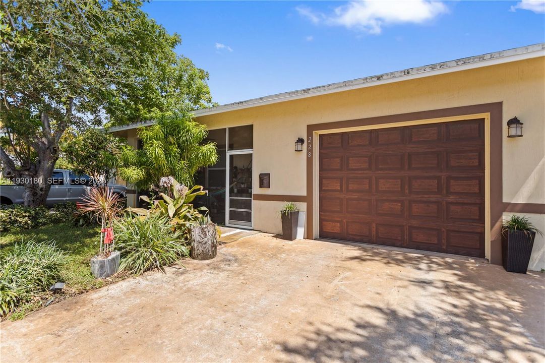 For Sale: $615,000 (3 beds, 2 baths, 1764 Square Feet)