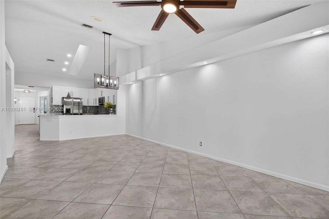 待售: $400,000 (2 贝兹, 2 浴室, 1238 平方英尺)