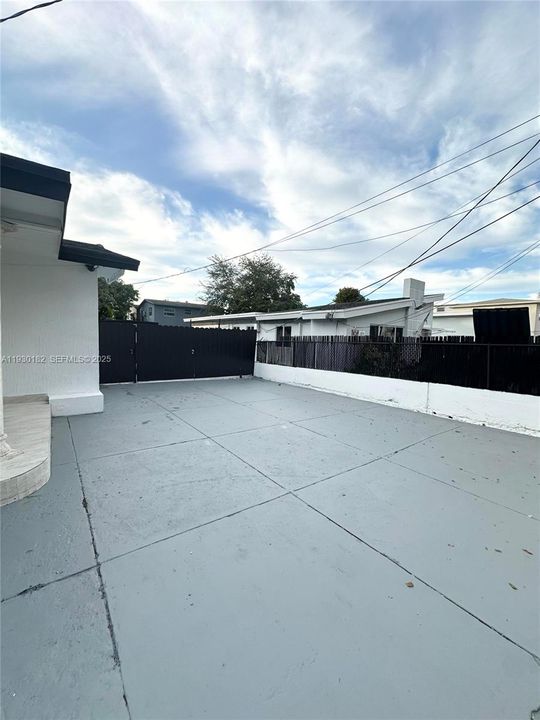 待售: $599,000 (3 贝兹, 1 浴室, 1318 平方英尺)